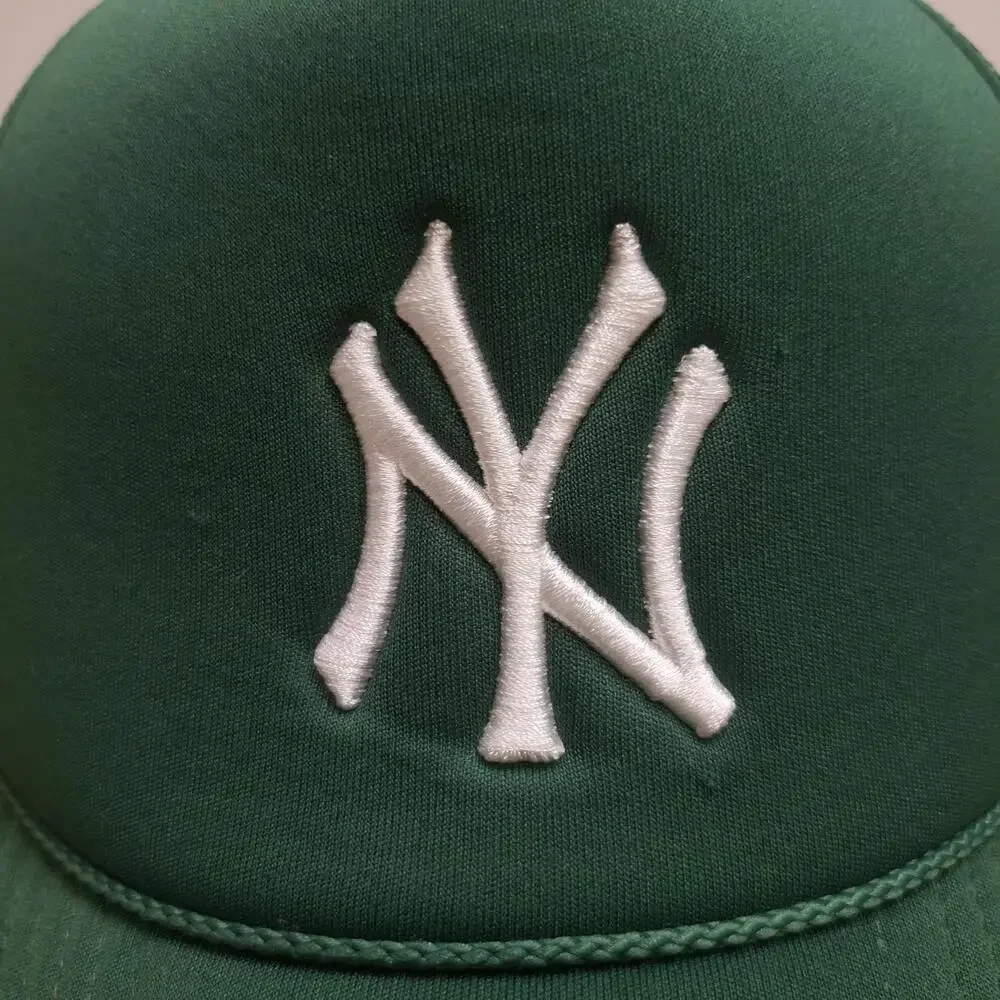 New York Yankees Hat Cap Snap Back One Size Green MLB Baseball Trucker 47 Brand